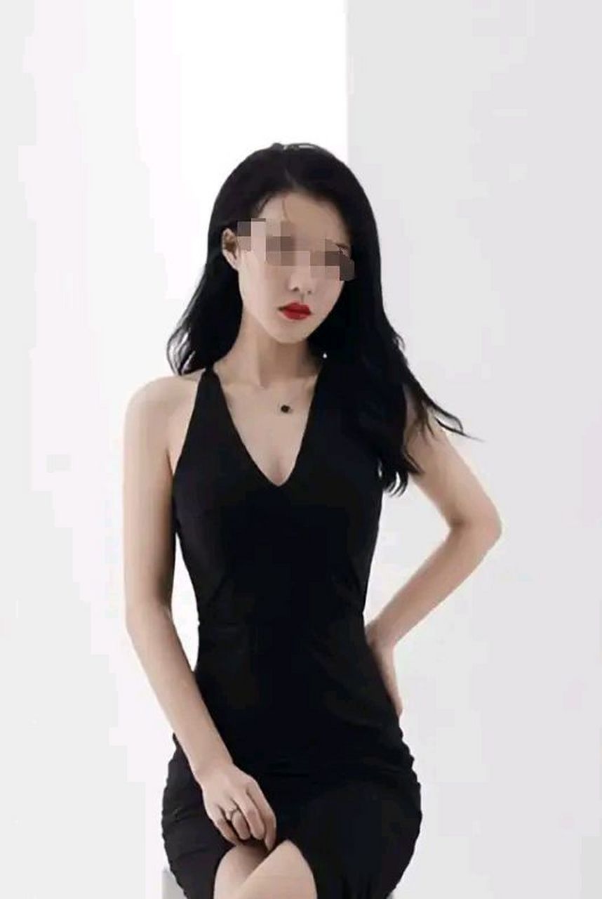 小权和妻子小美结婚五年了,他们曾经是一对幸福美满的夫妻.