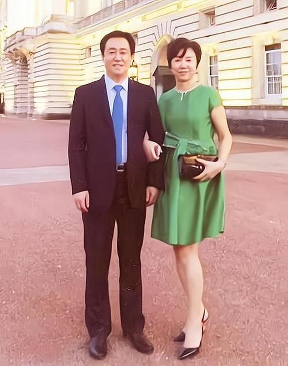 年轻时的许家印夫妇