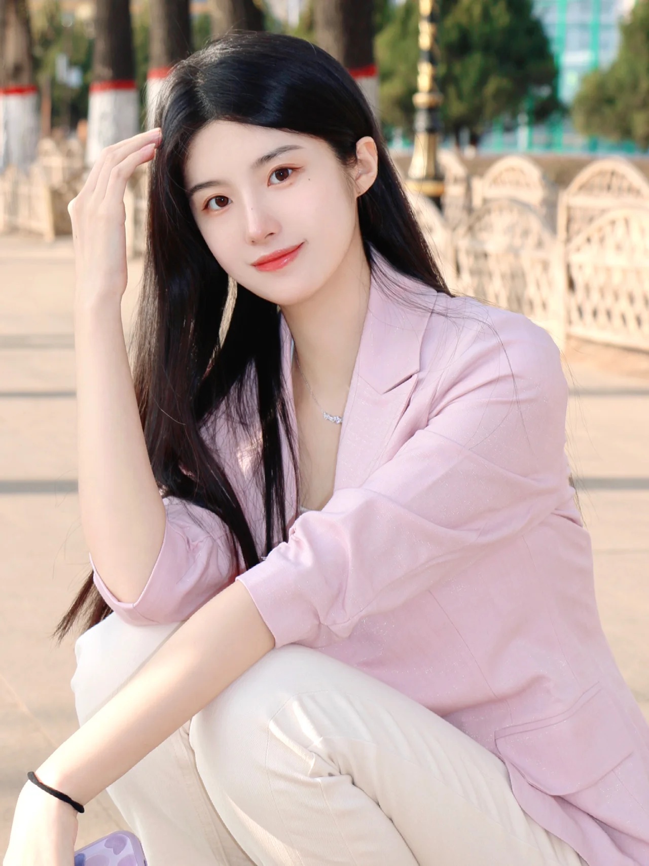 抓住春日阳光,粉色西装温柔又气质……100位漂亮小姐姐(49)