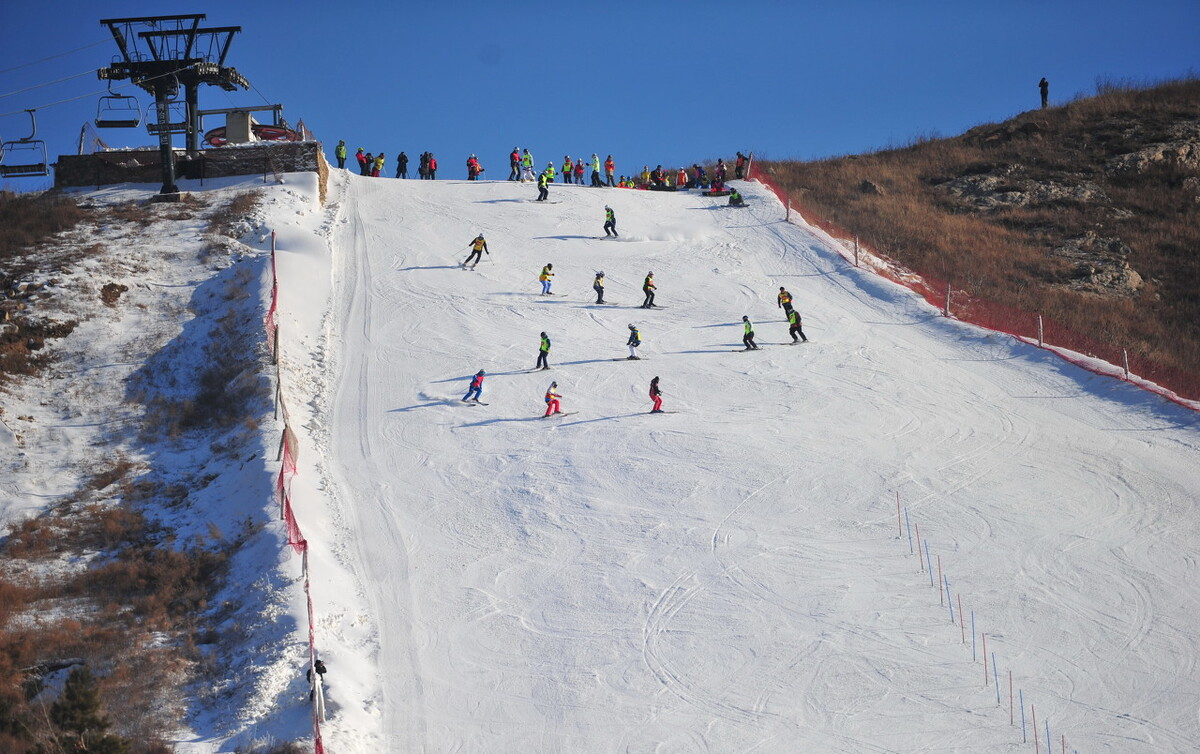 巴彦淖尔市滑雪场图片