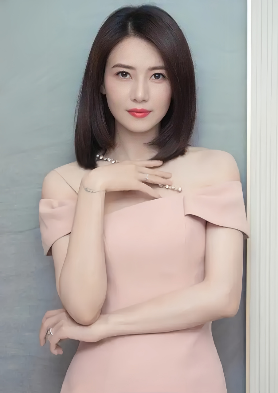 高圆圆的美丽简直是无法用言语来形容的,她堪称是"国民女神"的完美