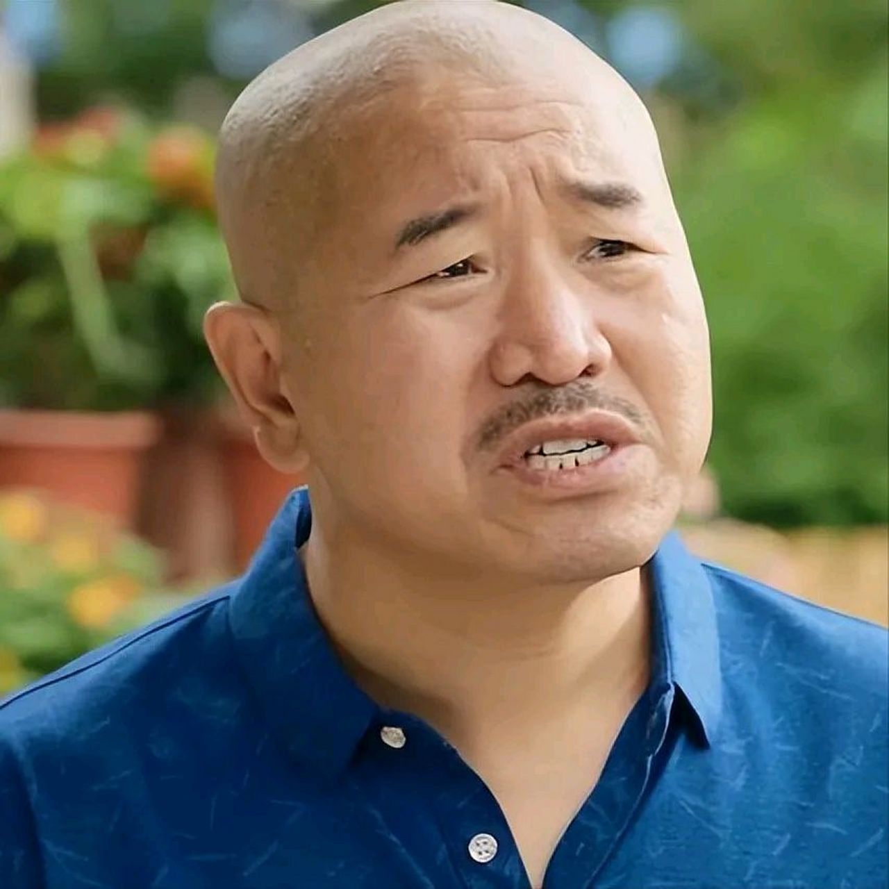 演员王小利现任妻子李琳,说起师父赵本山,他们说,赵本山下了春晚,徒弟