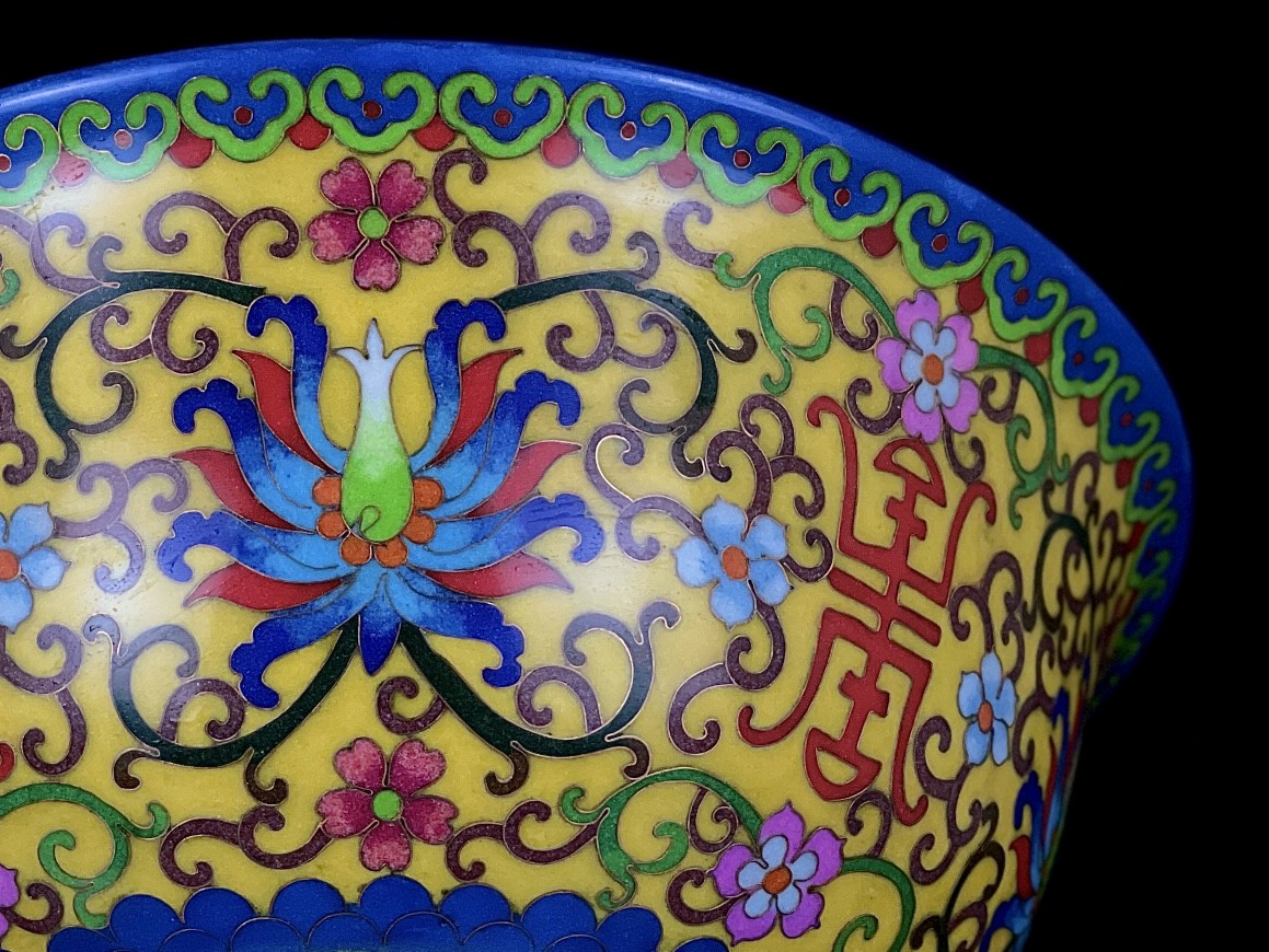 清乾隆掐丝珐琅彩龙凤纹大碗