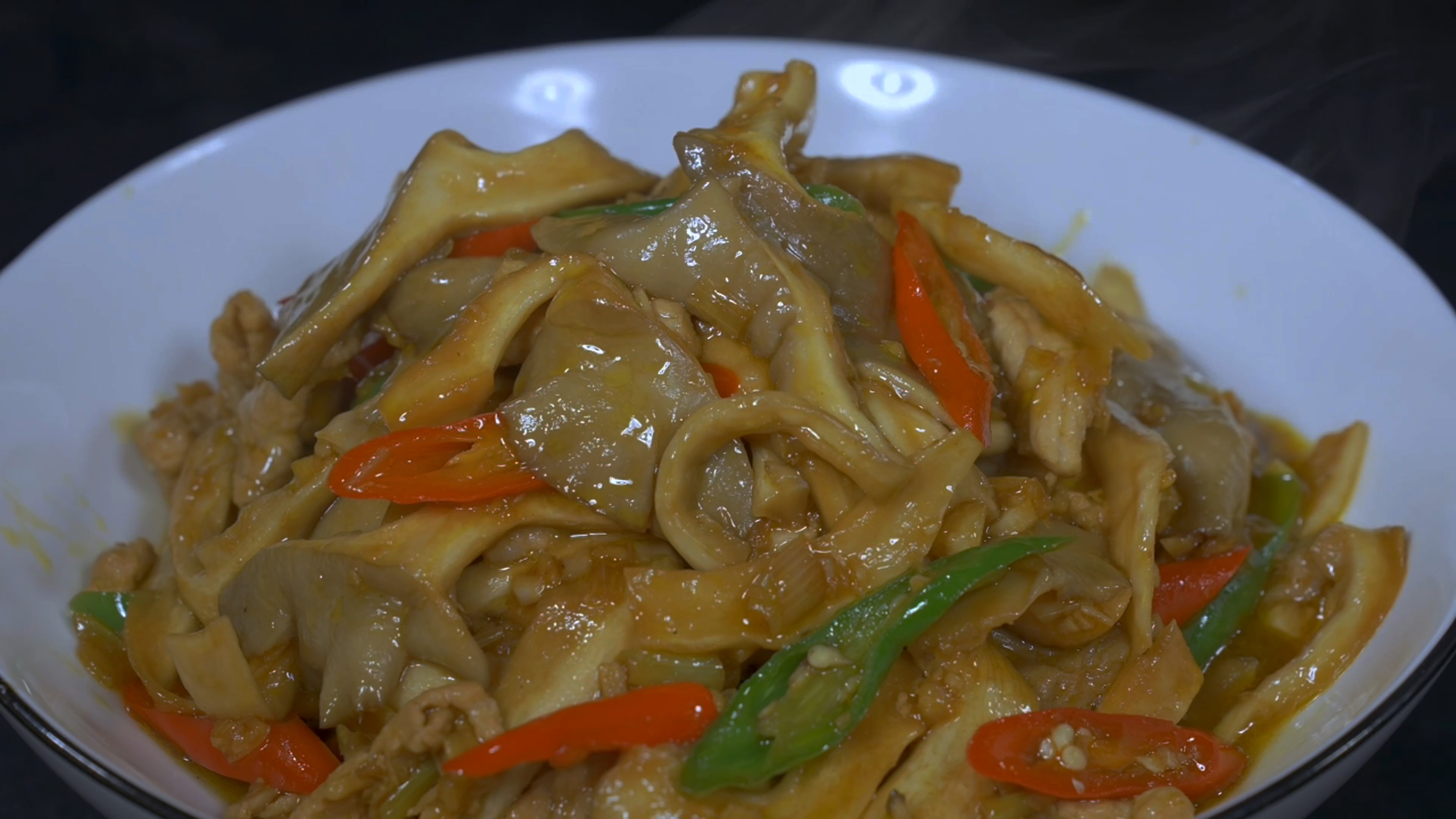 最简单接地气的蘑菇炒肉片,出锅鲜香滑嫩,大人孩子都爱吃下饭