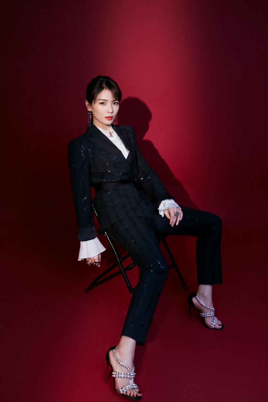 刘涛 高跟凉鞋美jio [爱你][爱你] 676767#刘涛