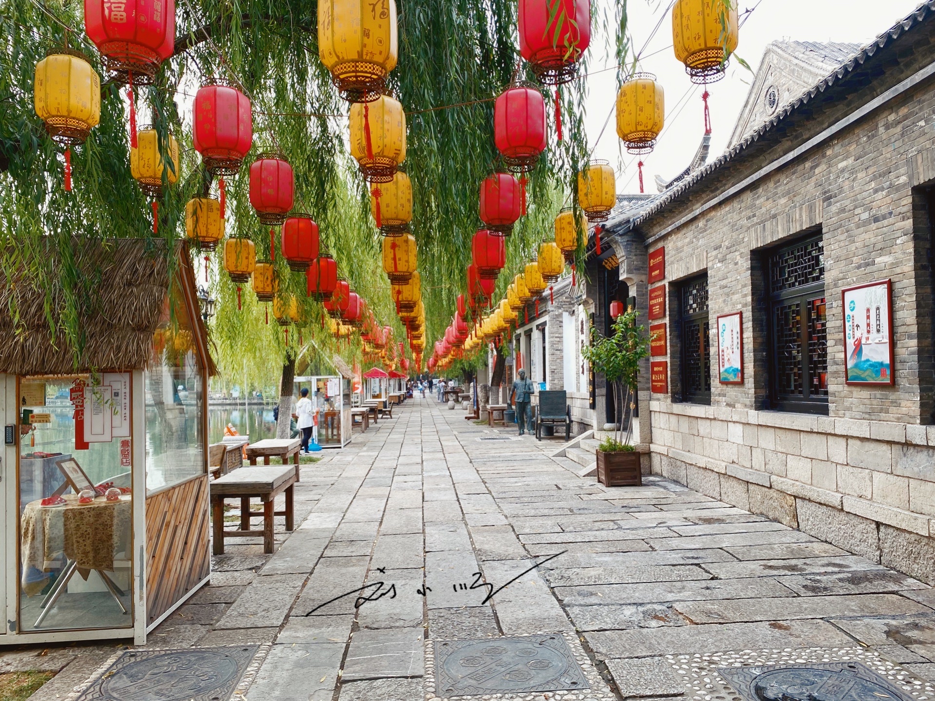 实拍山东济南古城,就在大明湖对面,很多游客都到这里来打卡