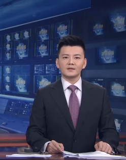 央视主播严於信被重用,播报《新闻联播》被认可,入选"好青年"