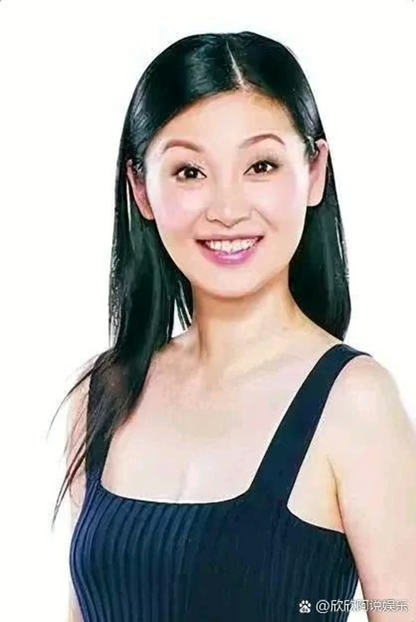 徐帆年轻时也很漂亮经过时间的摩擦也老了.