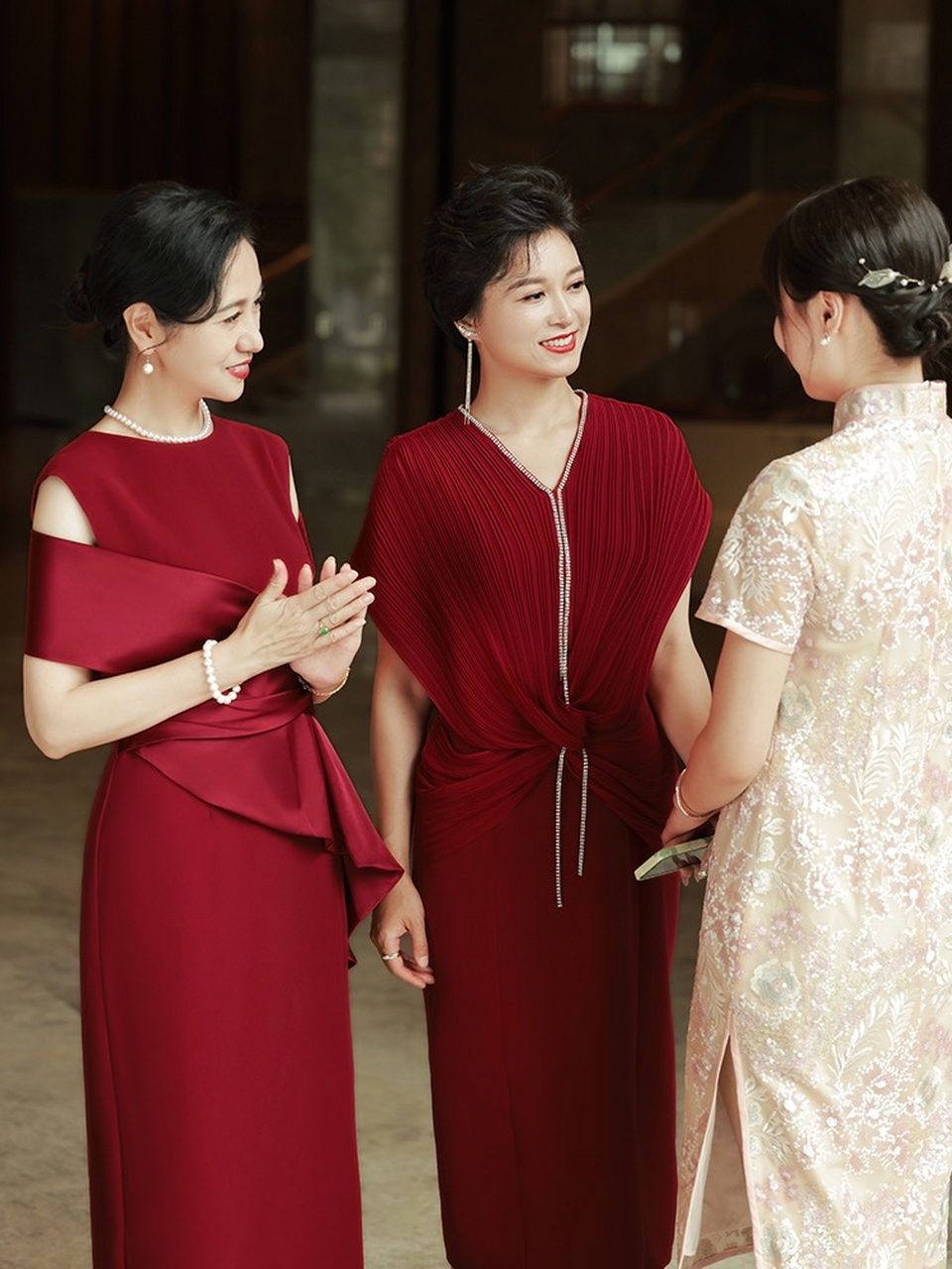 妈妈礼服喜婆婆旗袍连衣裙,高端大气, 包容性强,妈妈们的首选哦.