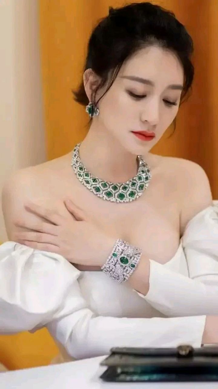 李小冉十四岁时,就已经这么漂亮了!清纯少女的感觉!