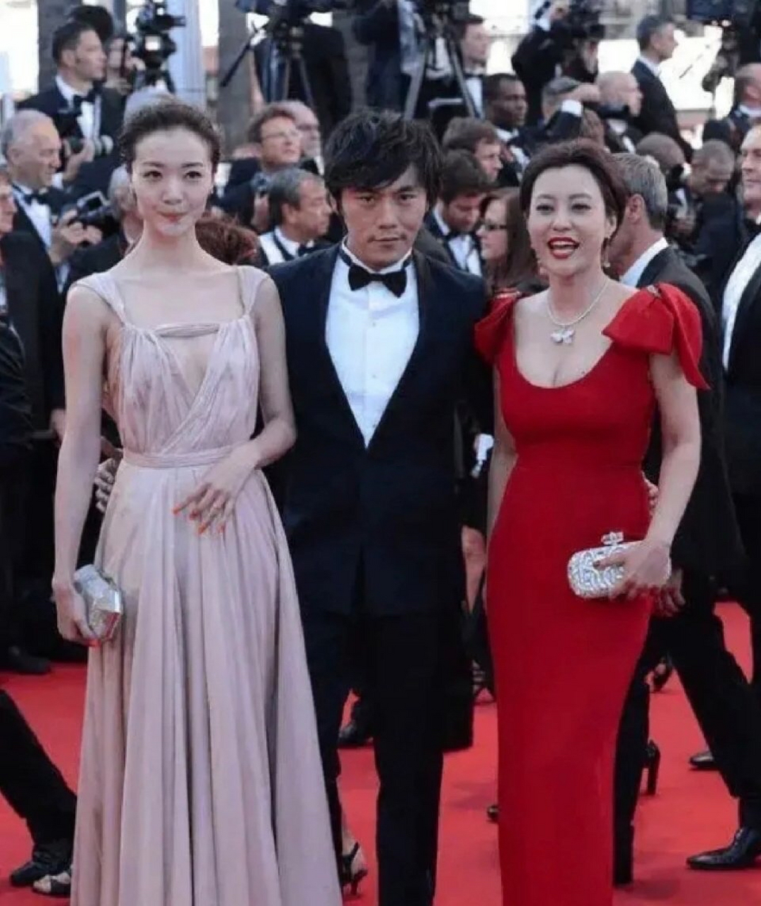 邓超的前女友郝蕾vs现任妻子孙俪 一个性感大气,一个清新动人,眼光不