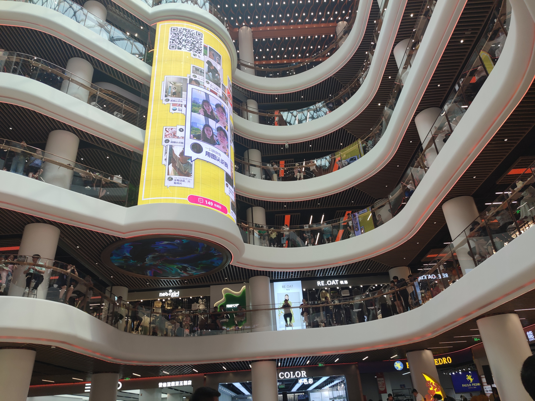 在我小的时候,就听说过郑州亚细亚,只觉得贵气,高端,是可望不可即的