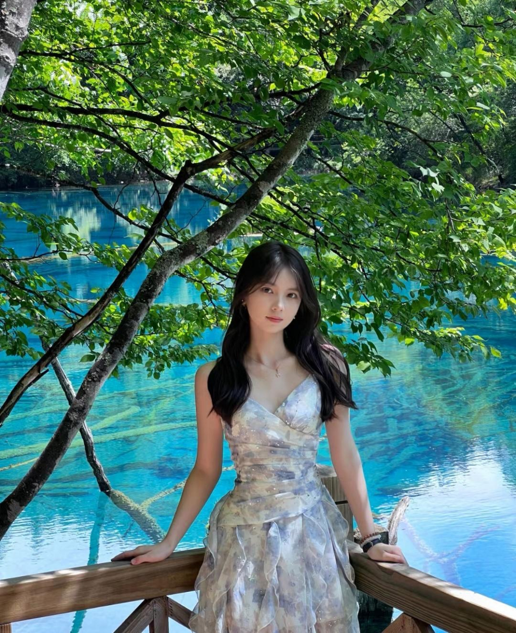 然而,让我感到不舒服的是,她竟然一句话都没有说