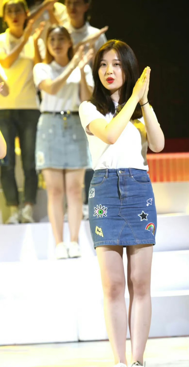 虞书欣大学时期照片,那时候还是个妥妥的微胖女生