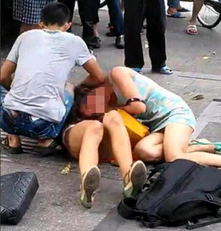 安徽合肥,陈女士发现丈夫出轨,想出一个羞辱第三者的办法,她请来锣鼓