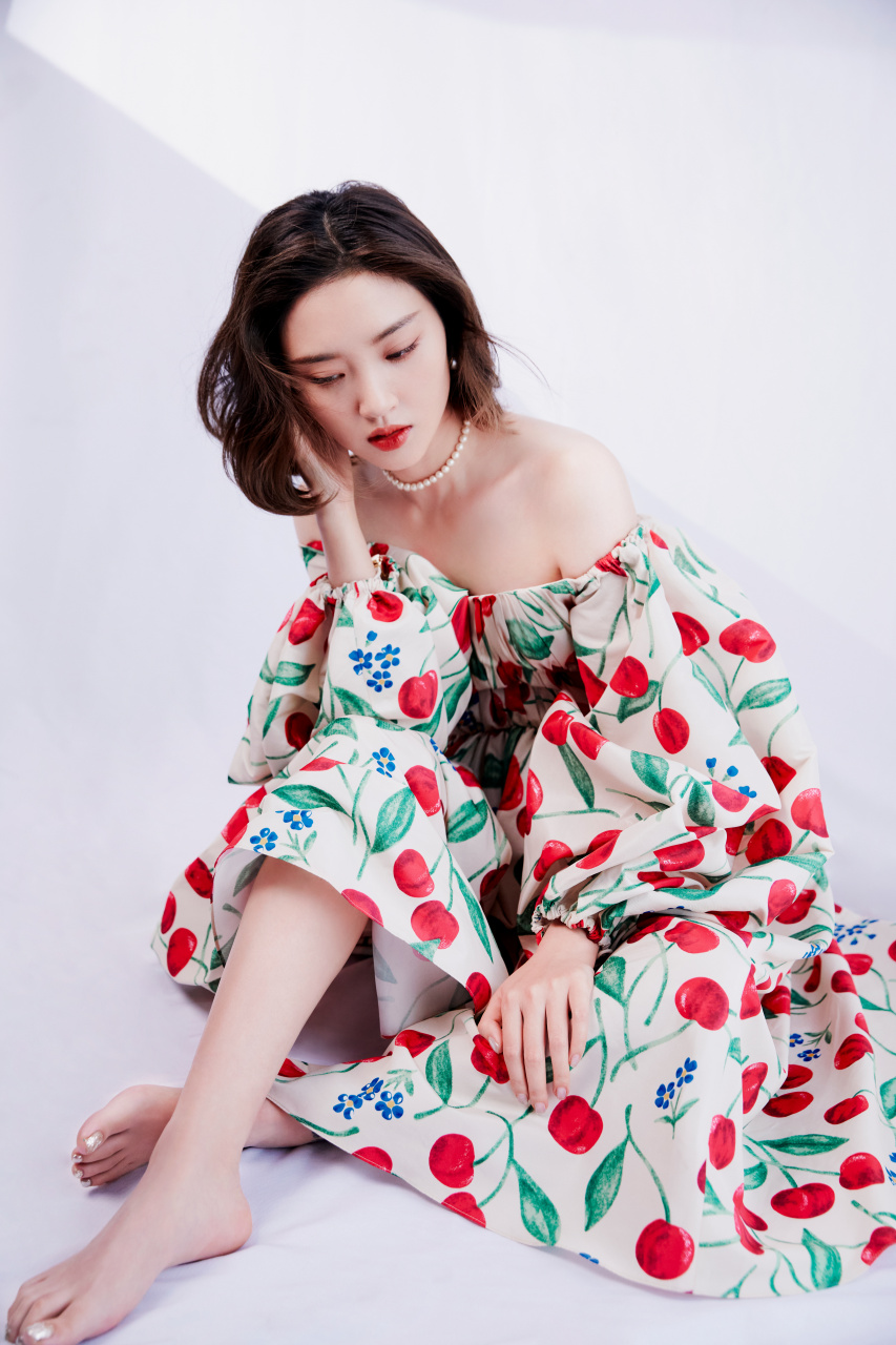 唐艺昕  美腿玉足合集