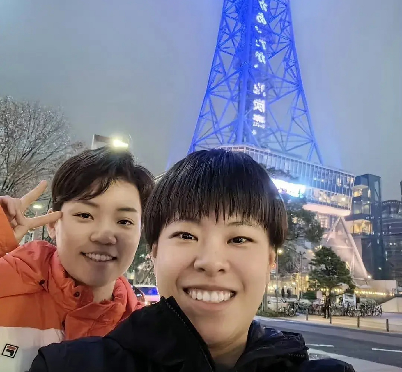 王艺迪和好姐妹杜凯琹出去玩,两人合影感情真好,不愧是最好闺蜜.