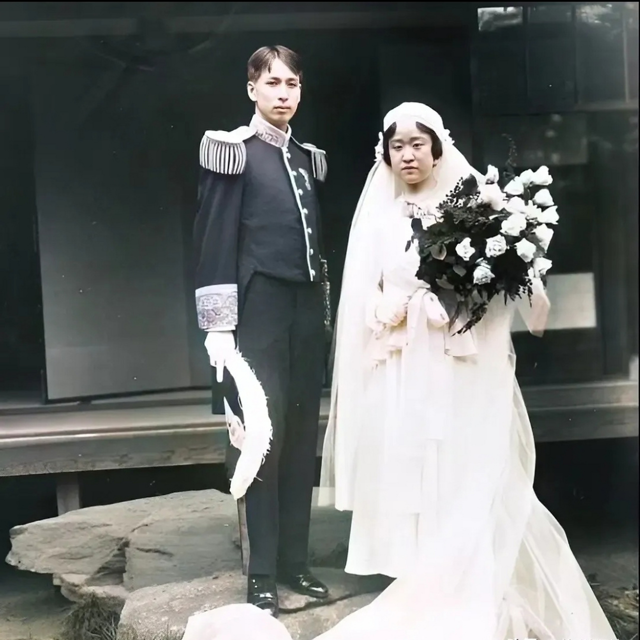 李垠的妻子叫李方子,她的父亲是日本皇族梨本宫守正王,她本来是要