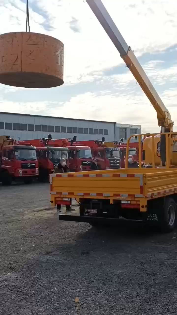 蓝牌随车吊河北唐山好上牌照吗?