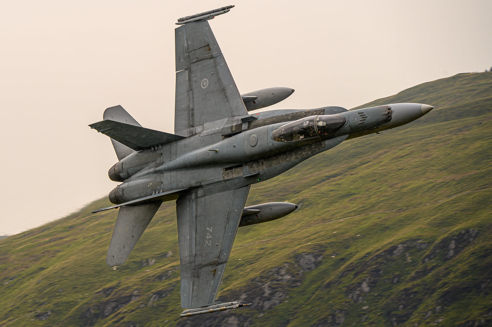 加拿大人的f18战机在英国马赫谷