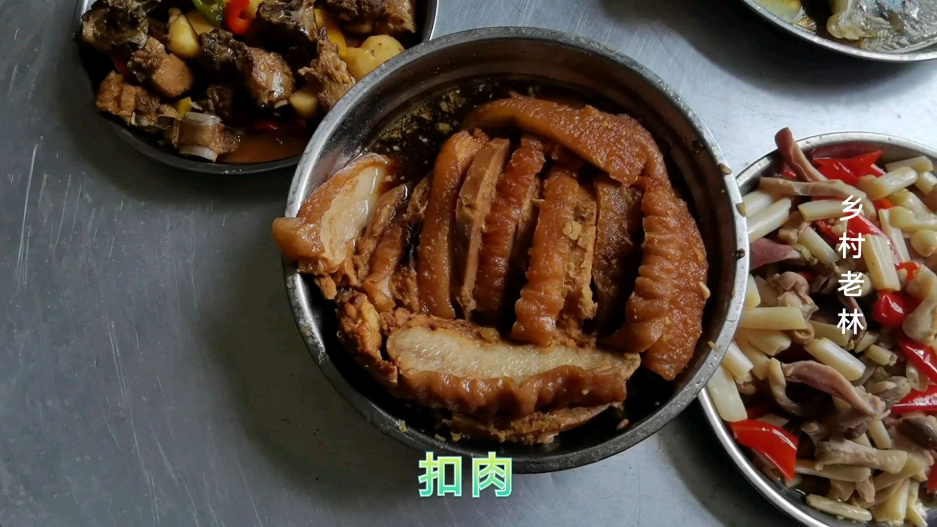 广西农村普通家庭丧事办的酒席菜的碗数还真不少看得老林口水直流