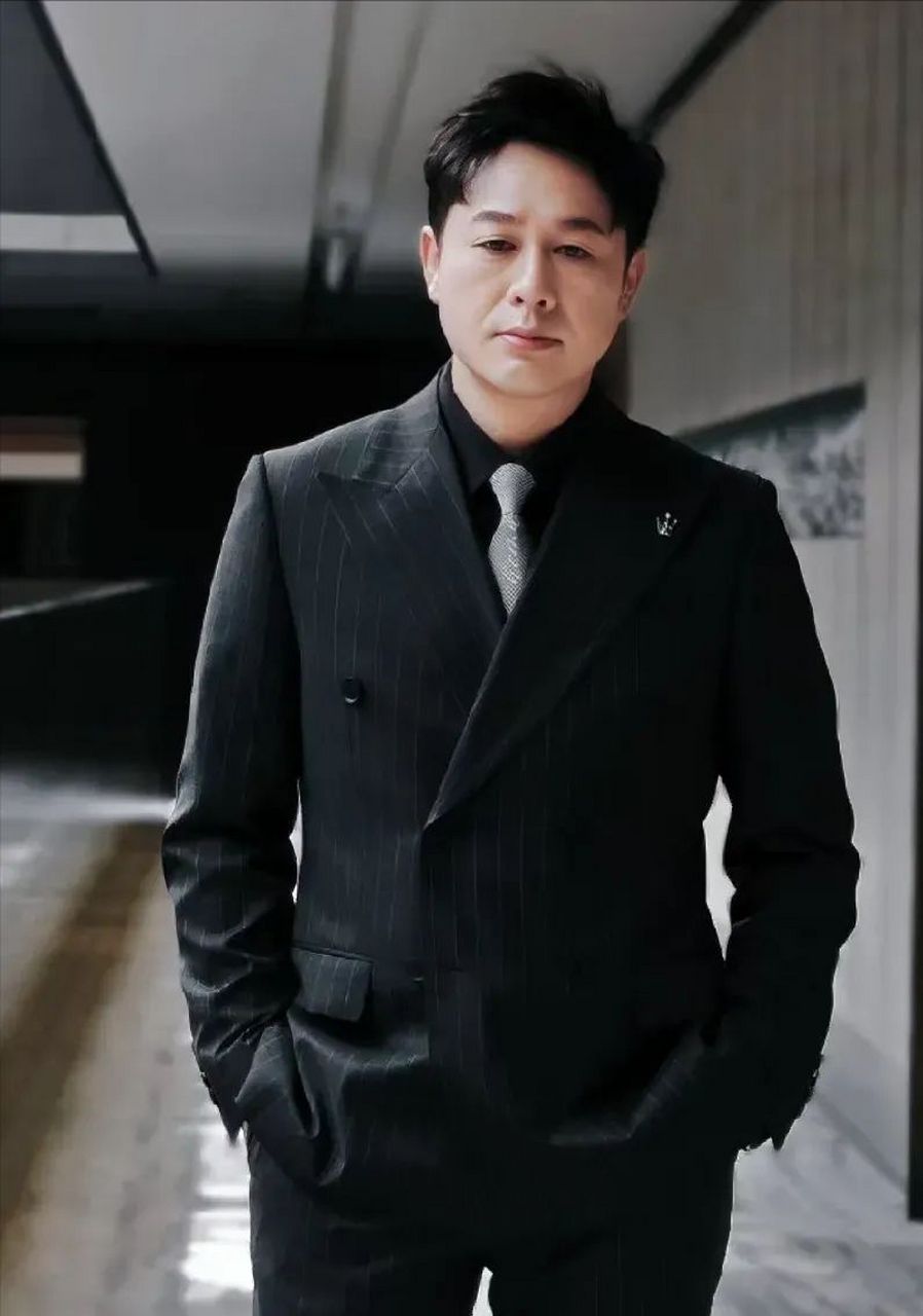 娱评大赏# 农村出身的张颂文从龙套逆袭到顶流,他的成功不是凭运气