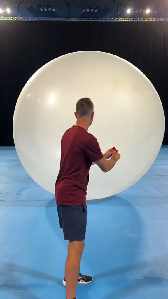 飞镖扎气球挑战!