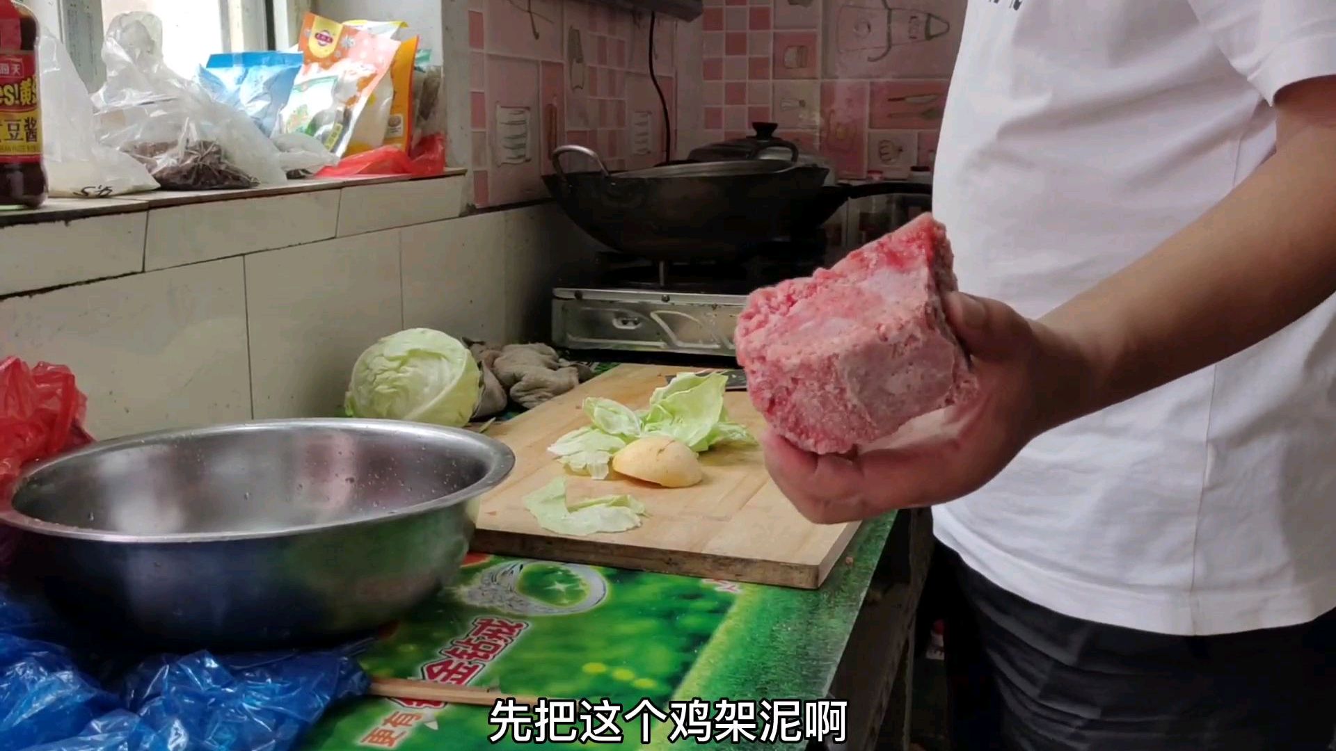 教你自己制做狗粮非常简单,新鲜有营养还便宜,狗子特别喜欢吃