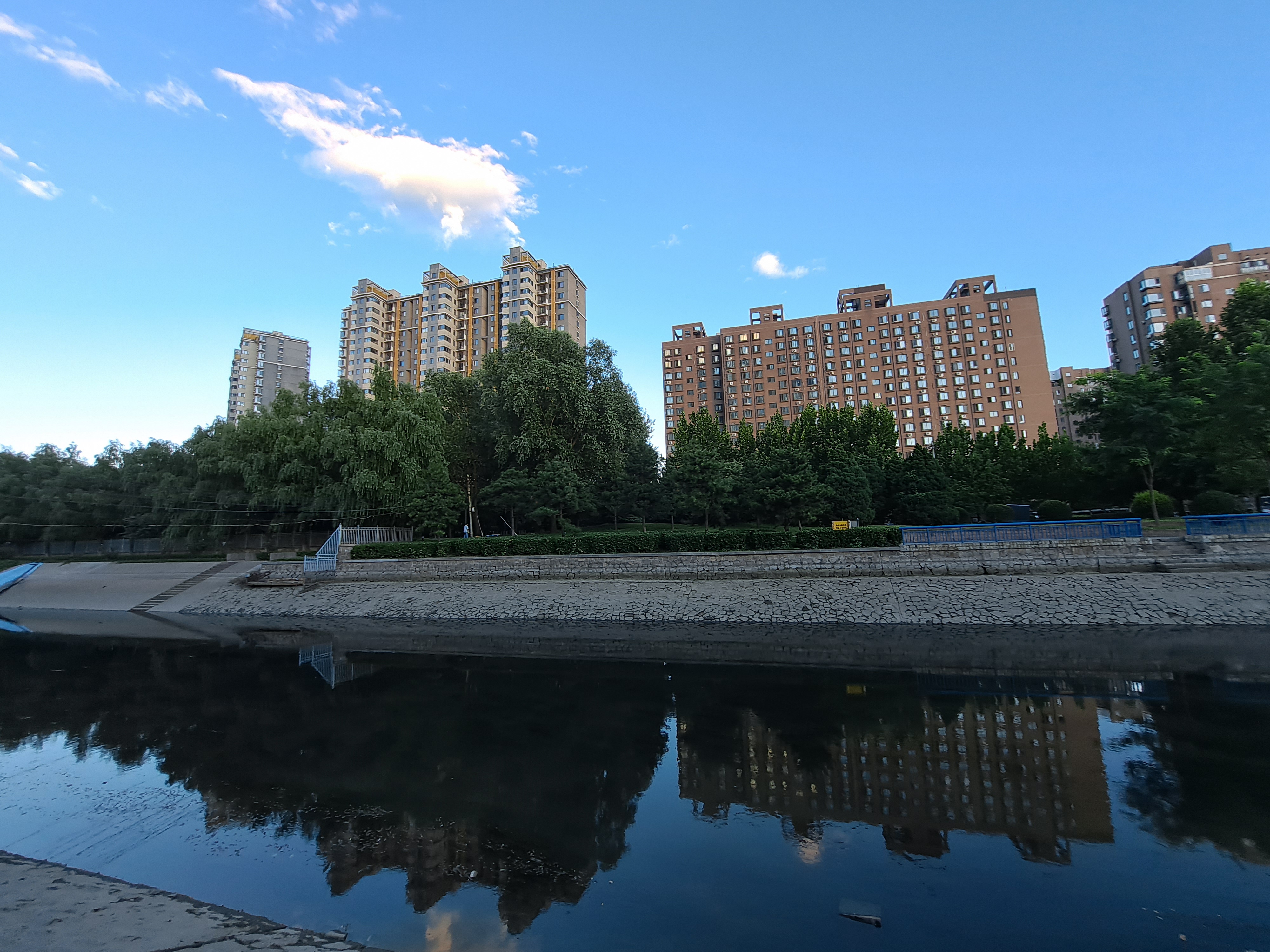 望京北小河滨河公园河畔