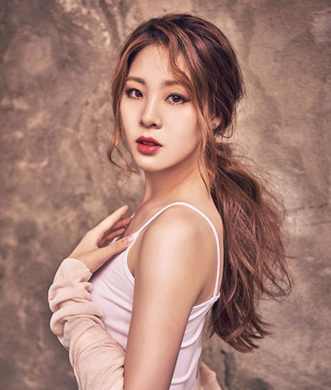 韩国艺术体操女神申秀智原地360度风火轮旋转开球!