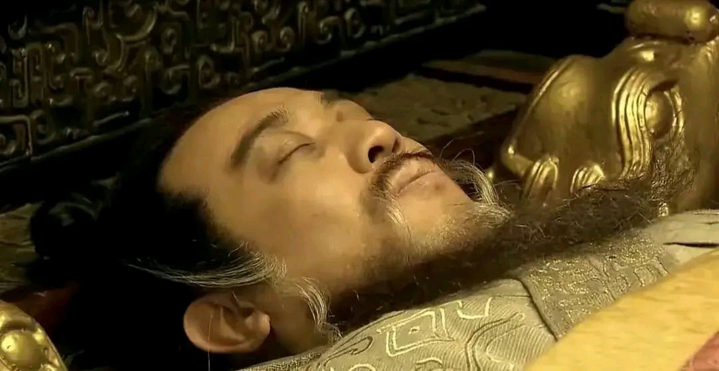 公元前210年,秦始皇第5次巡游途中,辒辌车突然发出阵阵难闻的恶臭