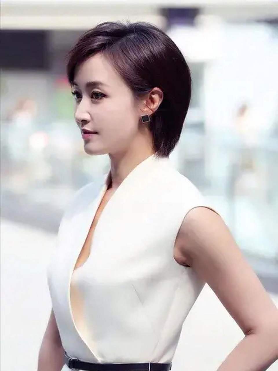 美女赵子琪气质非凡,身材修长苗条,优雅而知性,美貌动人心弦,甜美可人