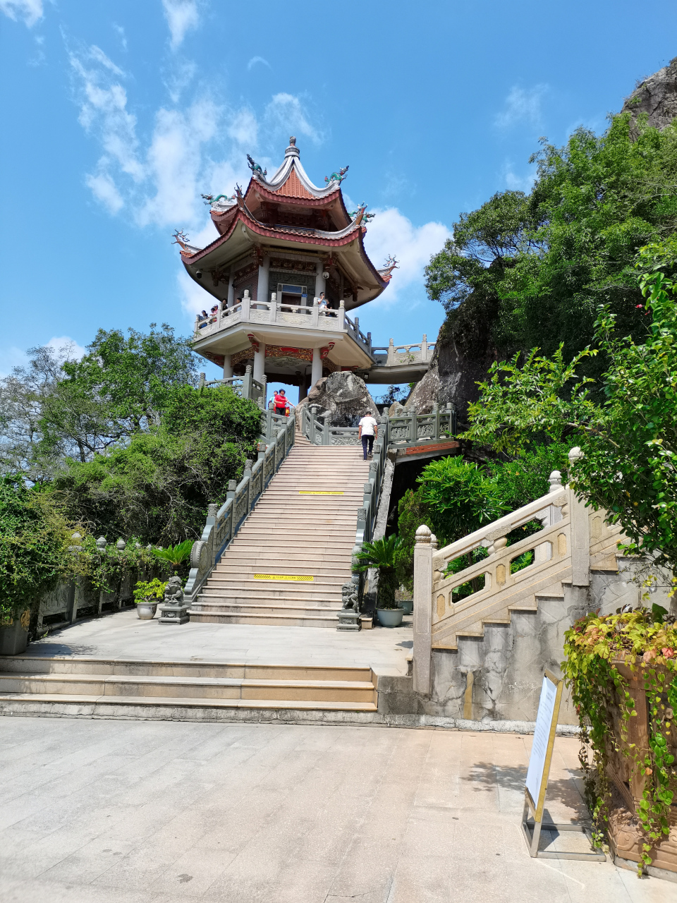 泉州仙公山是4a景区,位于洛江区马甲镇.