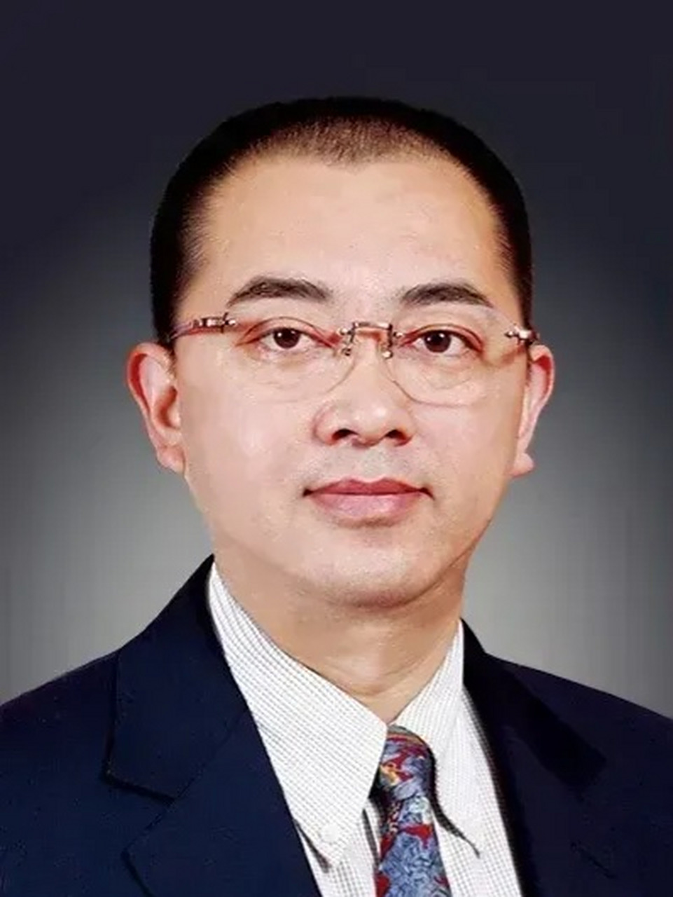 夏海钧是前中国恒大的高层管理者,据报道,他的年薪达到了2.04亿元.