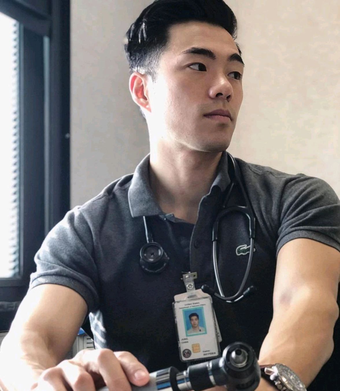 又一名肌肉医生火了,手术服下藏着这样的秘密!