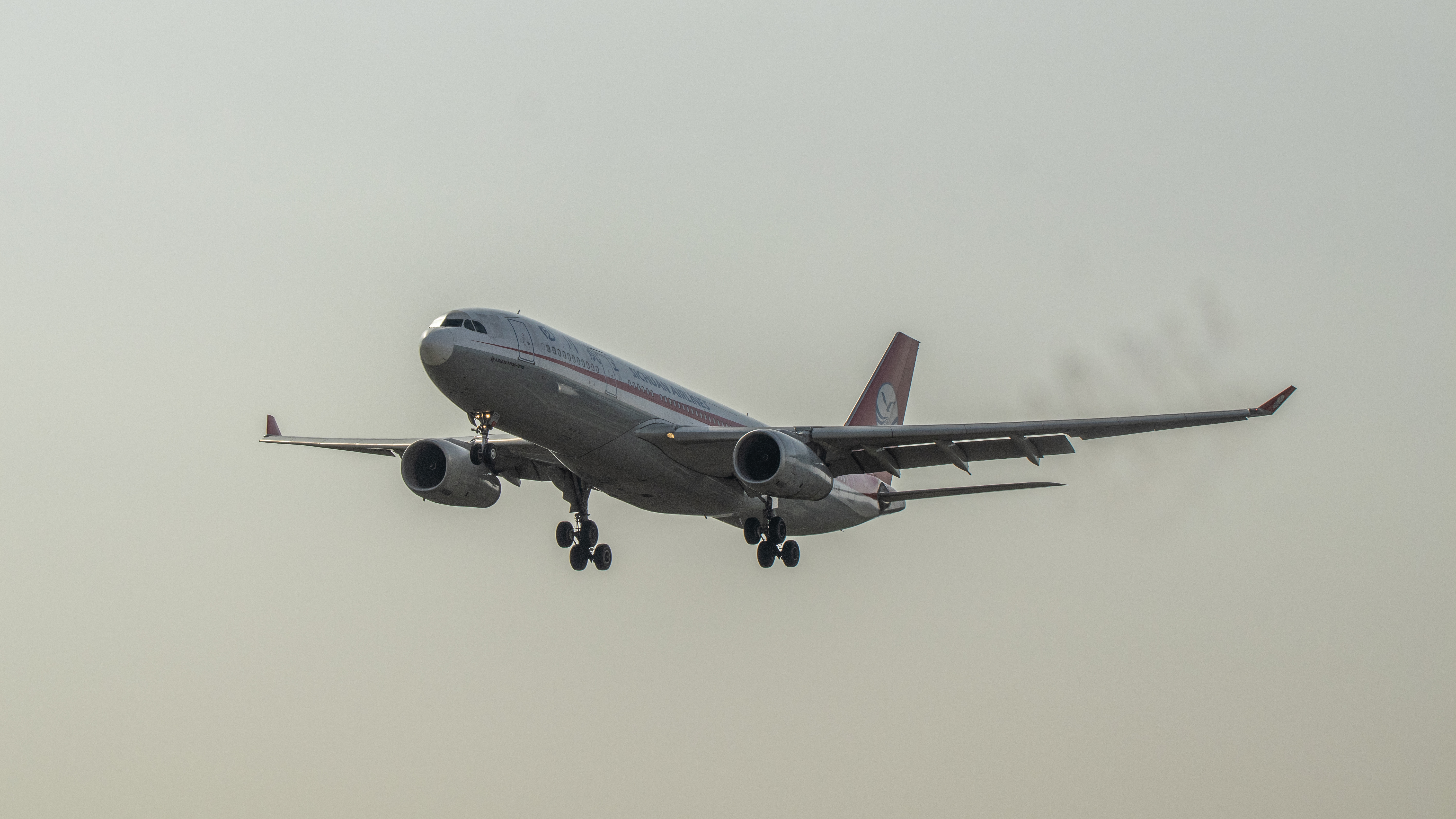 四川航空a330-200降落