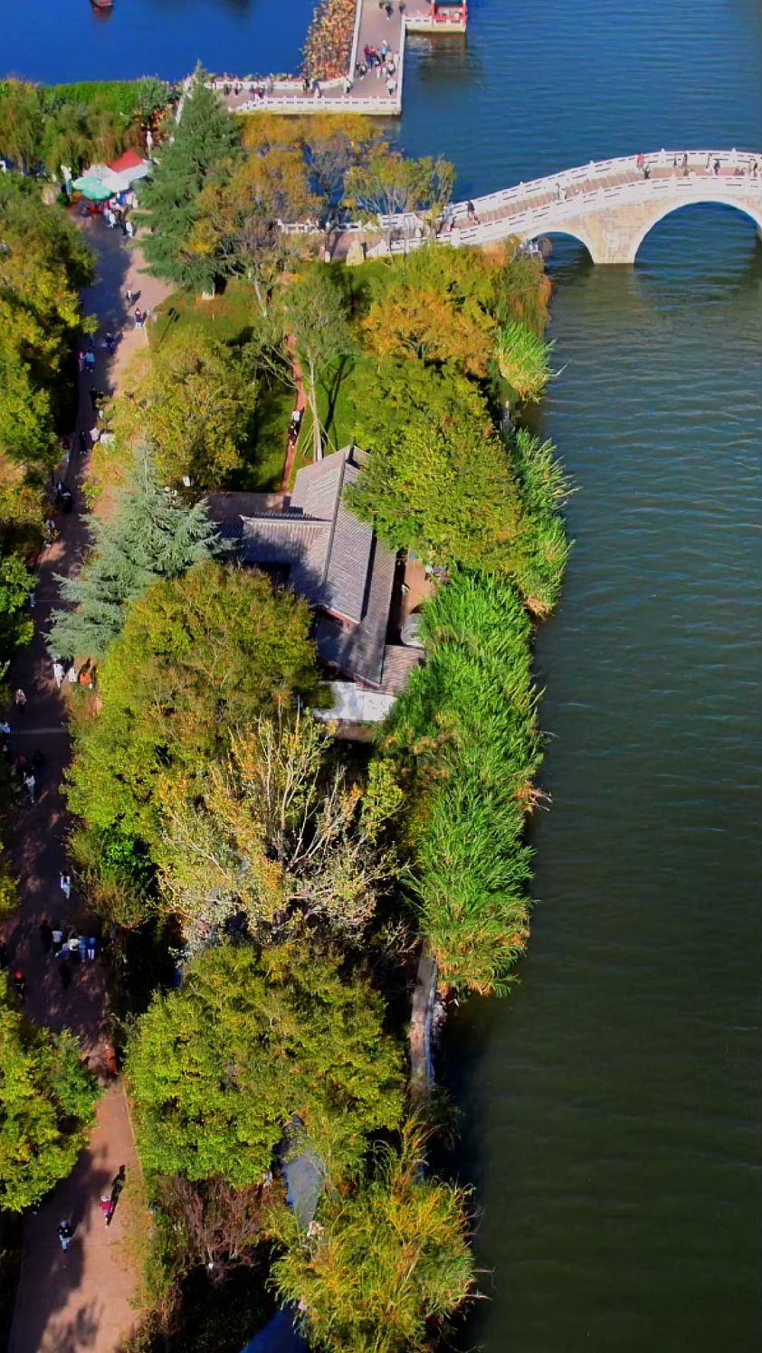 初冬的昆明公园风光