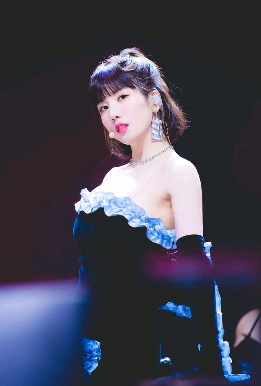 权恩菲,主打歌《glitch》