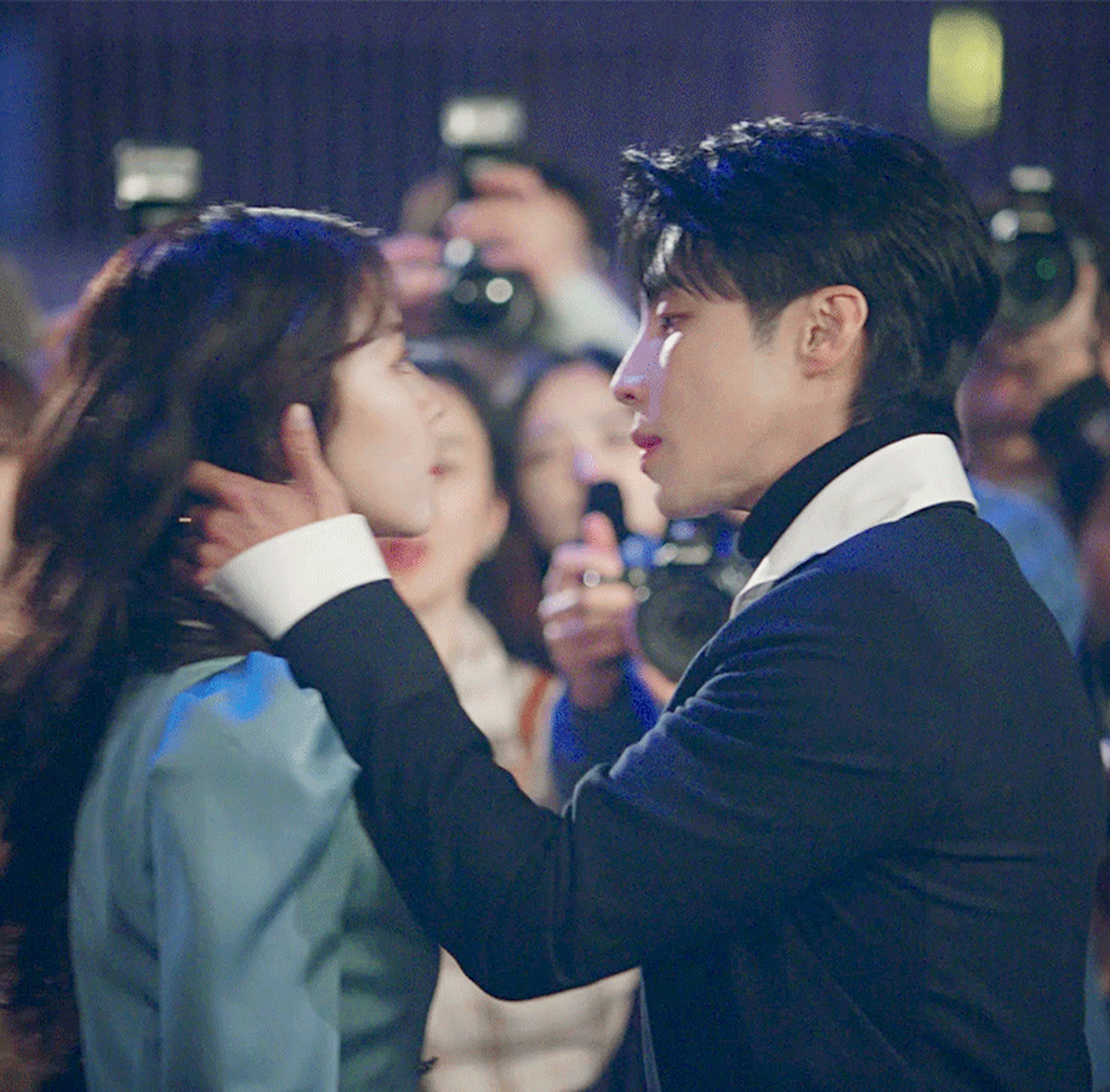 宋妍霏高瀚宇醉酒吻好欲# #宋妍霏# #吻戏# 感觉宋妍霏很适合明玫的