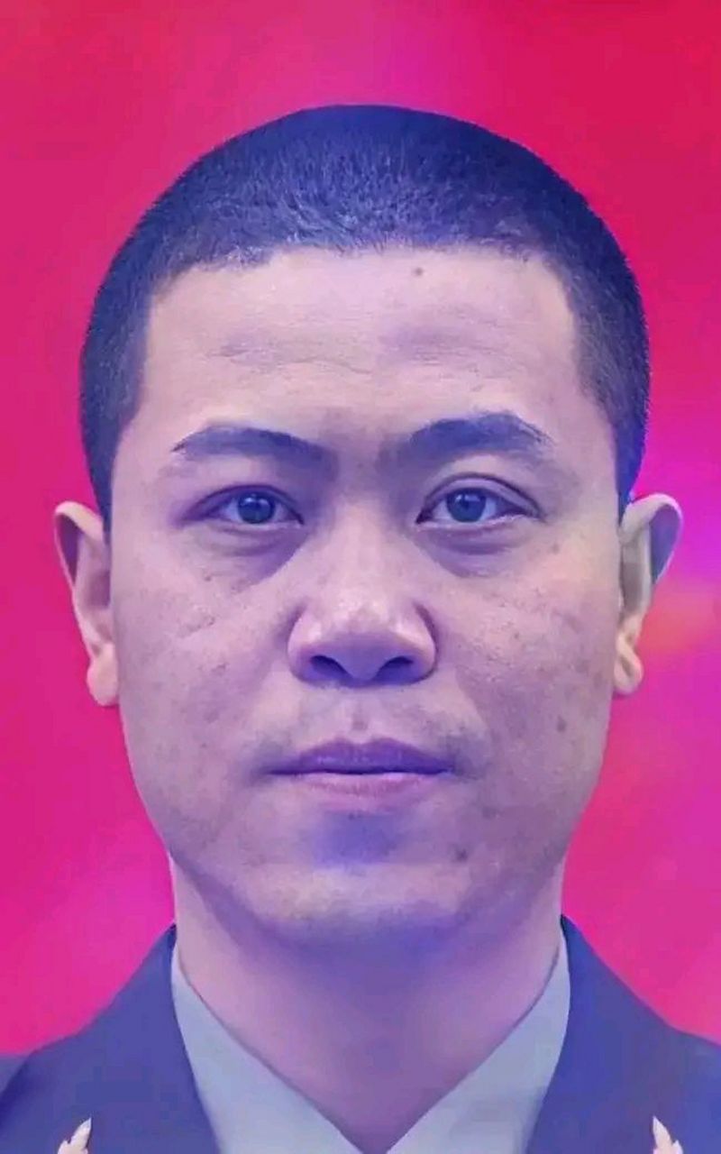 陆航烈士陈彦霖在执行飞行任务中不幸牺牲!英雄永存!丰碑永存!