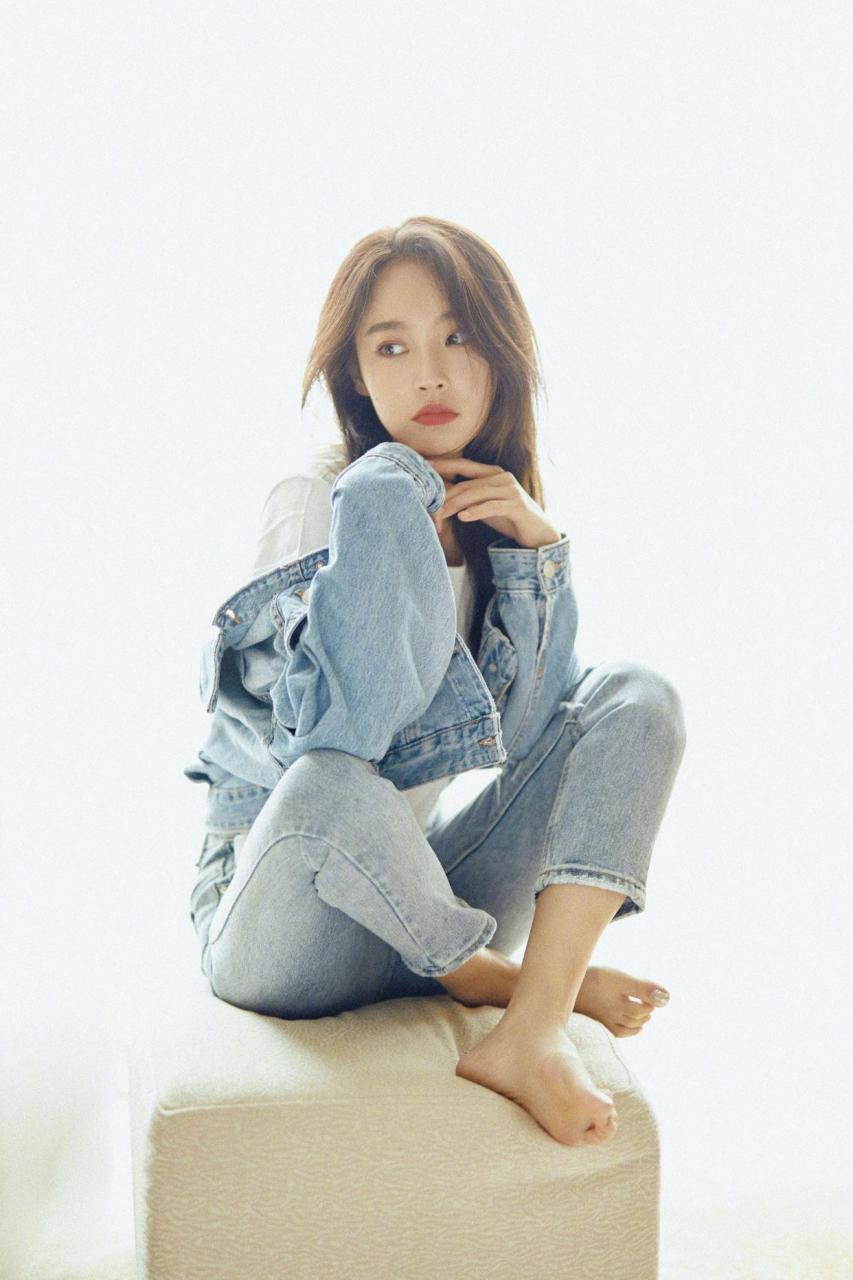 张佳宁   光脚丫儿