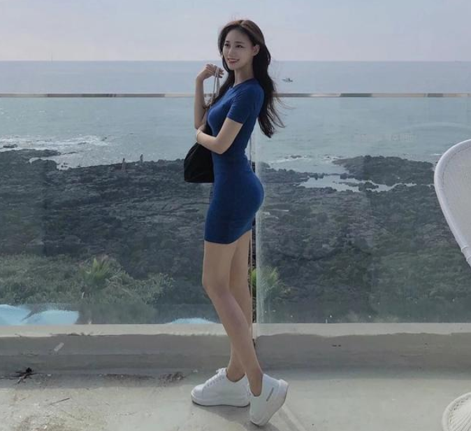 她是韩国健身美女,大长腿腰臀比惹人眼球,她是如何练成的?