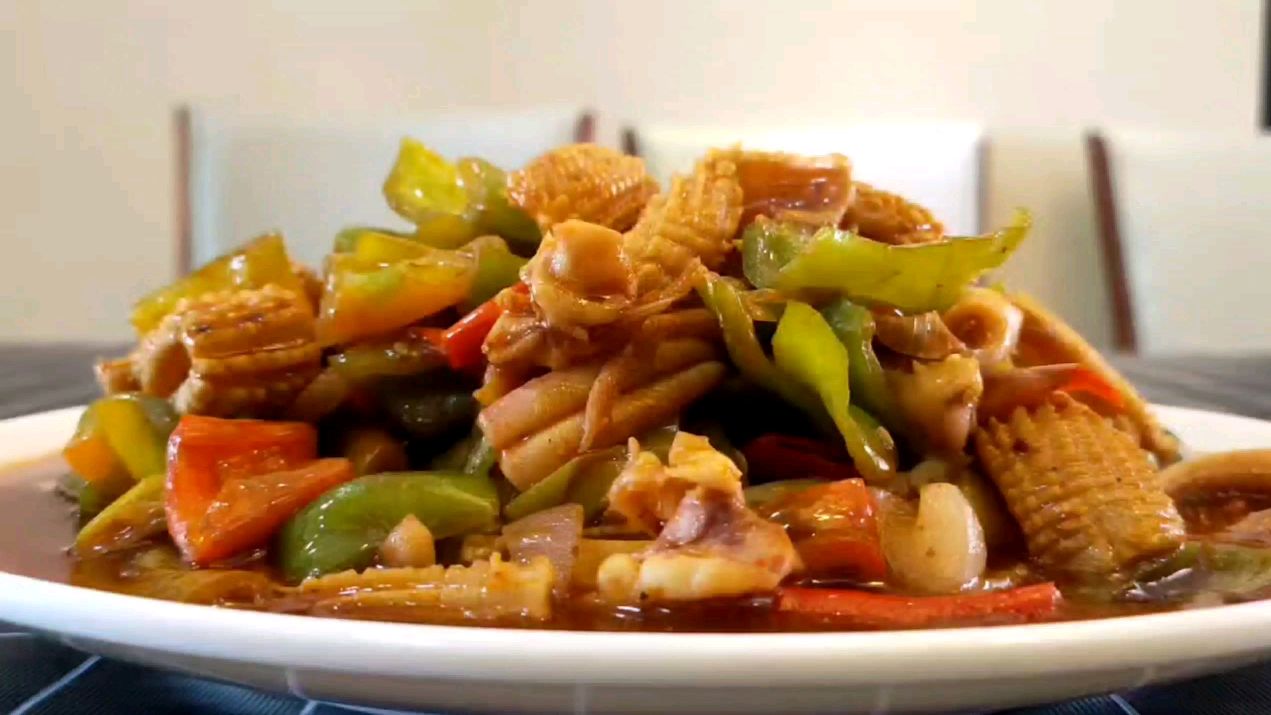 好久都想吃酸辣鱿鱼卷,酸辣爽口,汤汁浇米饭就算没菜都好吃