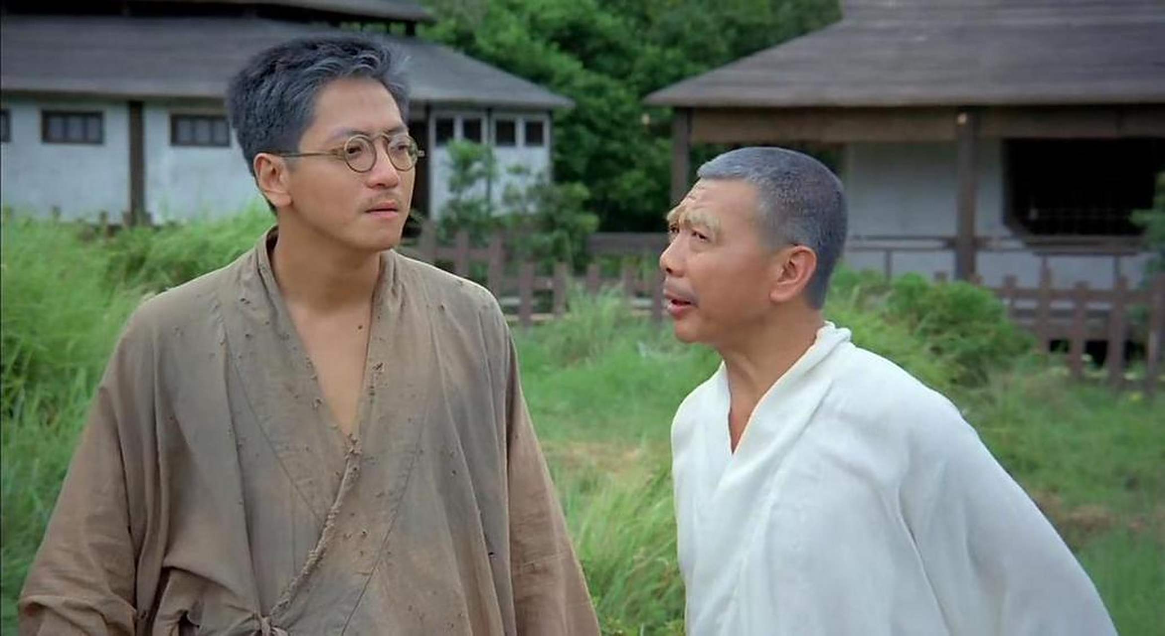 《僵尸叔叔》讲述了在偏远的山间,一僧一道比邻而居,他们的徒弟也相处