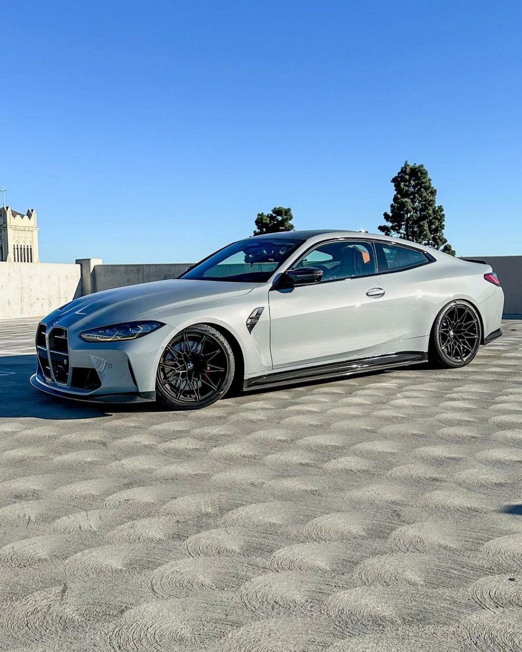 宝马m4 csl布鲁克林灰,尾灯是这辆车的亮点 重新设计的细丝状尾灯,加