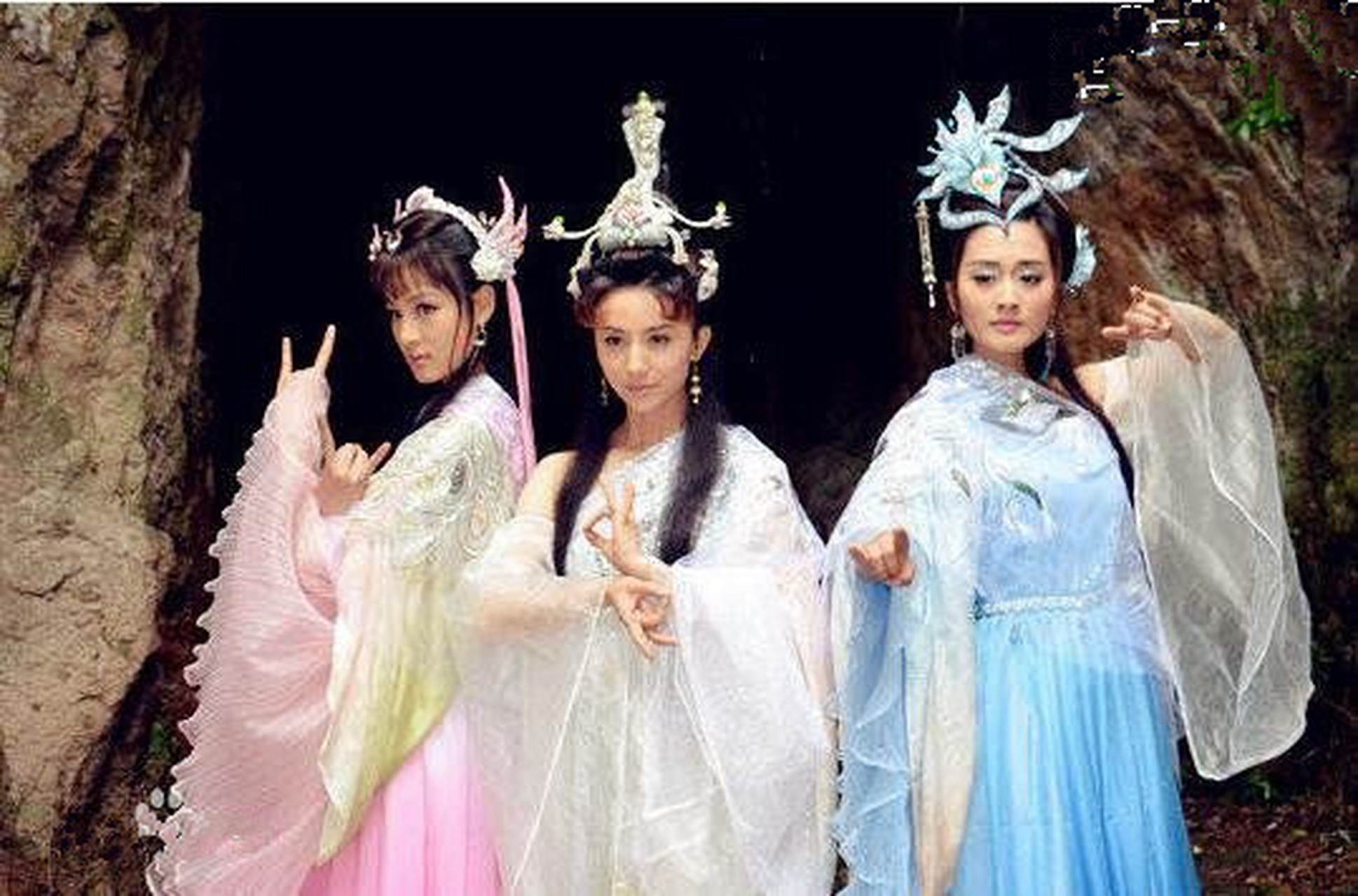 封神榜中三霄娘娘摆下九曲黄河阵,拦住了周武王.