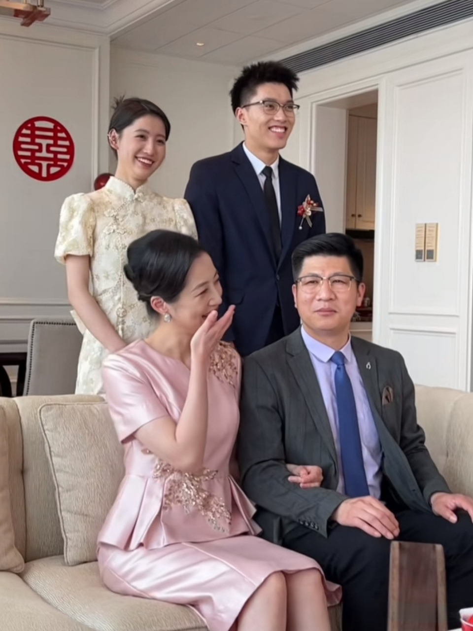 老两口比小两口更有气质.