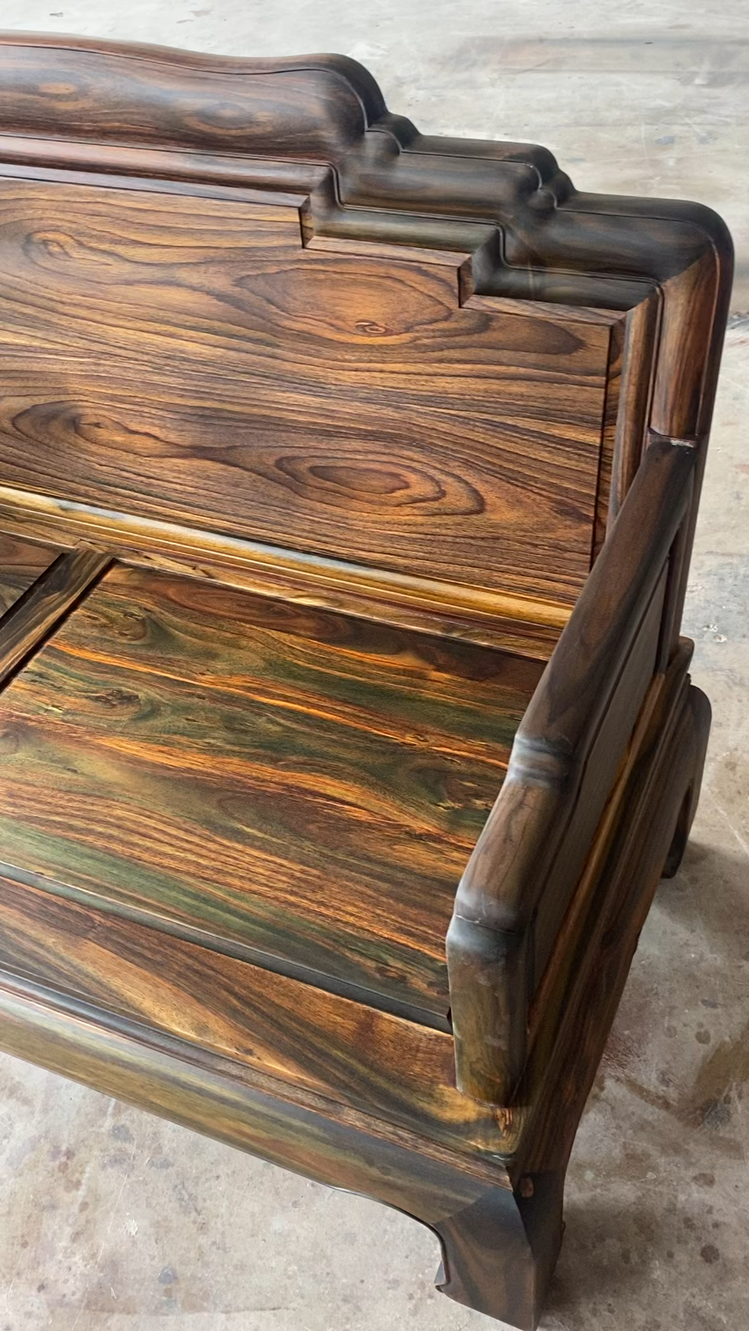 阔叶黄檀最大的优点,是纹理美,像这样的纹理很漂亮!