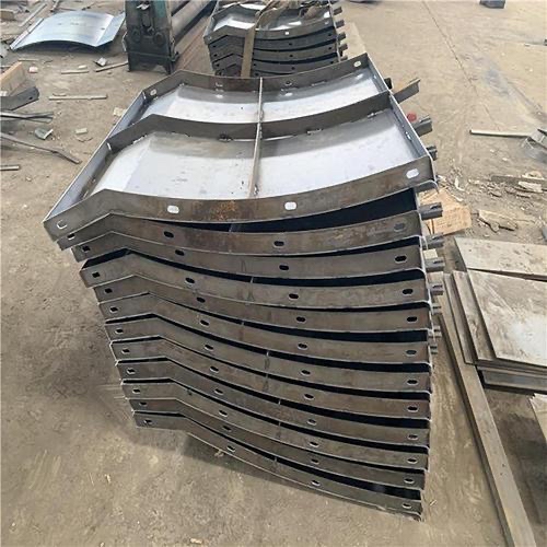 公路防撞墙模具高速公路防撞墙钢模板的详细