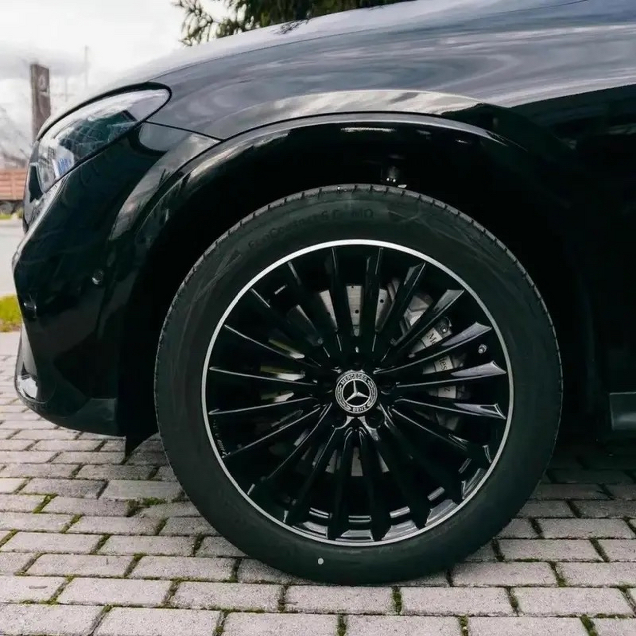 新款2023款奔驰glc黑武士版,新款2023款奔驰glc黑武士版,外观动感